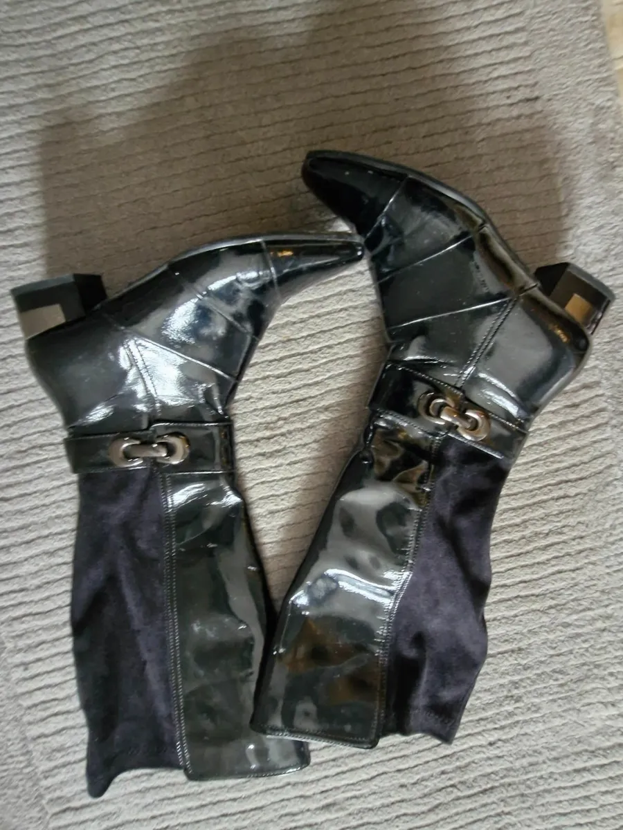 Boots - Image 2
