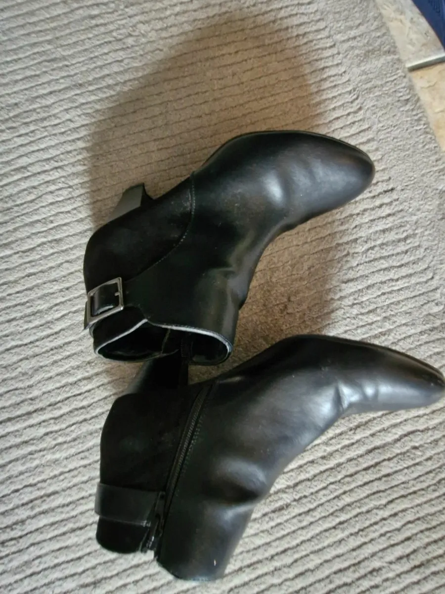 Boots - Image 3