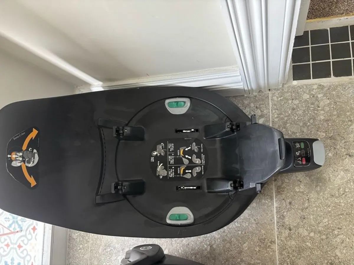 cybex cloud z infant car seat and isofix base - Image 3