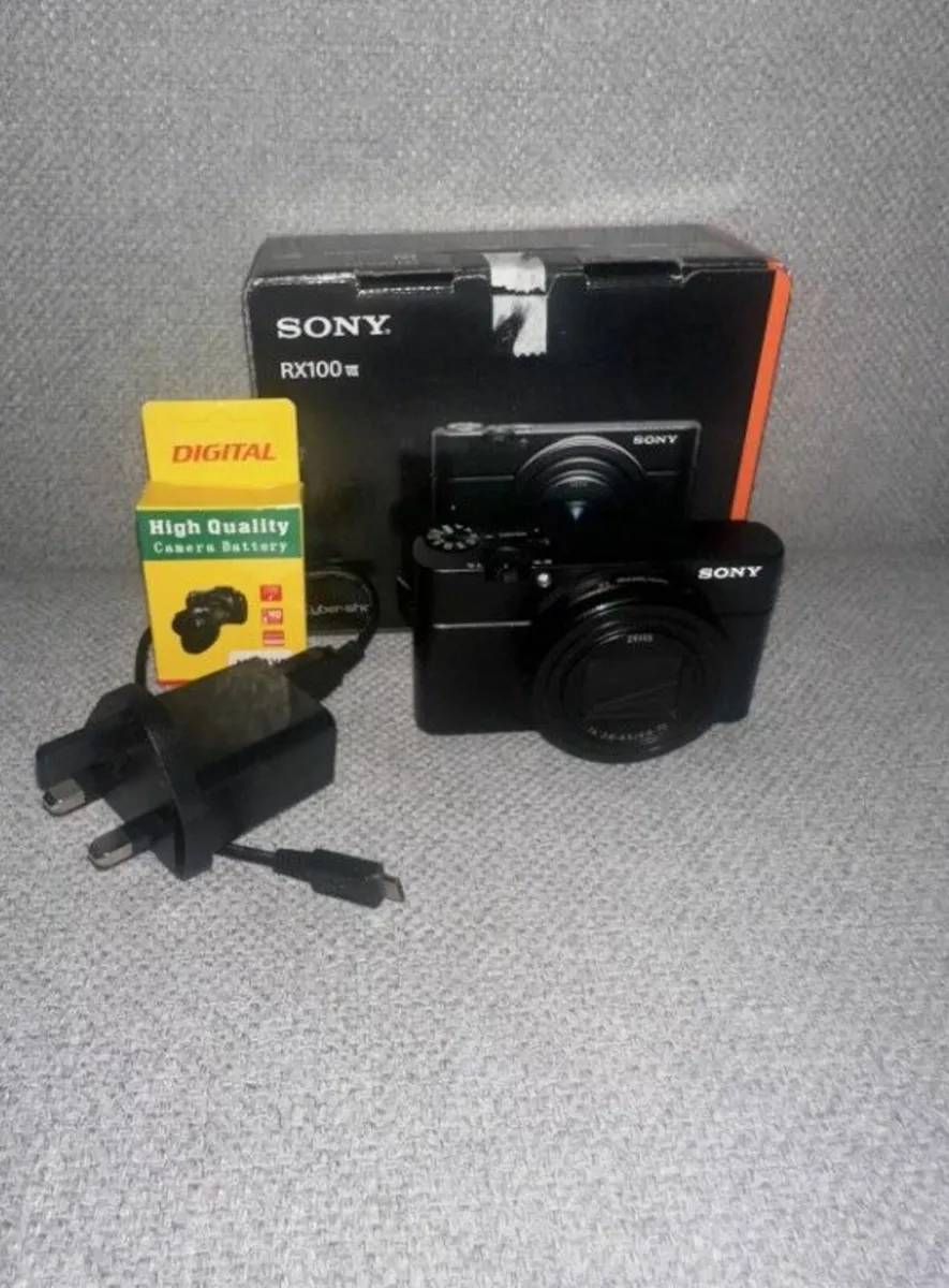 Sony RX100 VII Mark 7 Camera + Extra Battery - Image 1