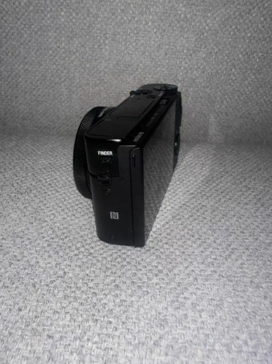 Sony RX100 VII Mark 7 Camera + Extra Battery - Image 3