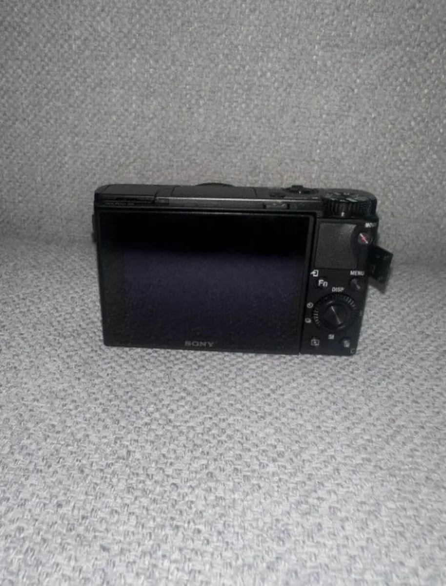 Sony RX100 VII Mark 7 Camera + Extra Battery - Image 4