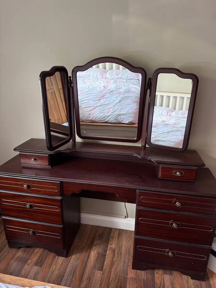 Dressing table