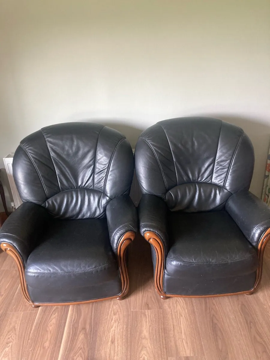 Couch and arm chairs - Image 2