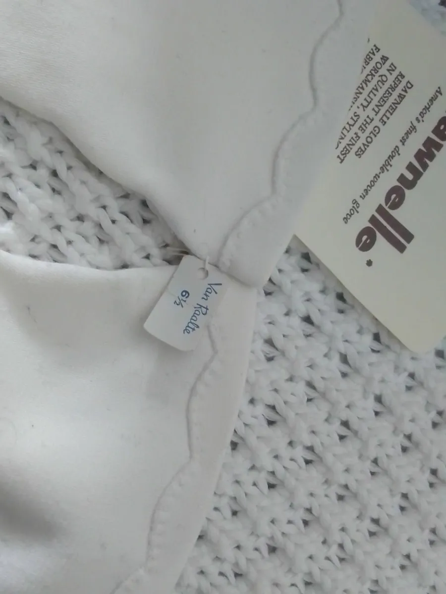 VINTAGE CREAM IVORY 1960's GLOVES UNWORN - Image 3