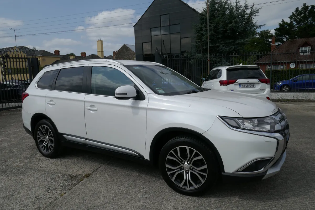 171, MITSUBISHI OUTLANDER  4WD 6AT 7S 17MY 4DR - Image 2