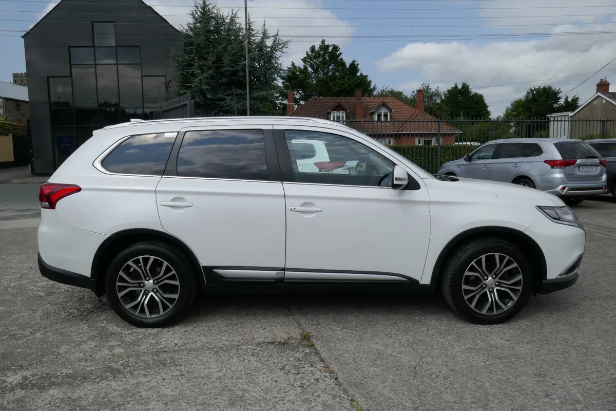 171, MITSUBISHI OUTLANDER  4WD 6AT 7S 17MY 4DR - Image 3