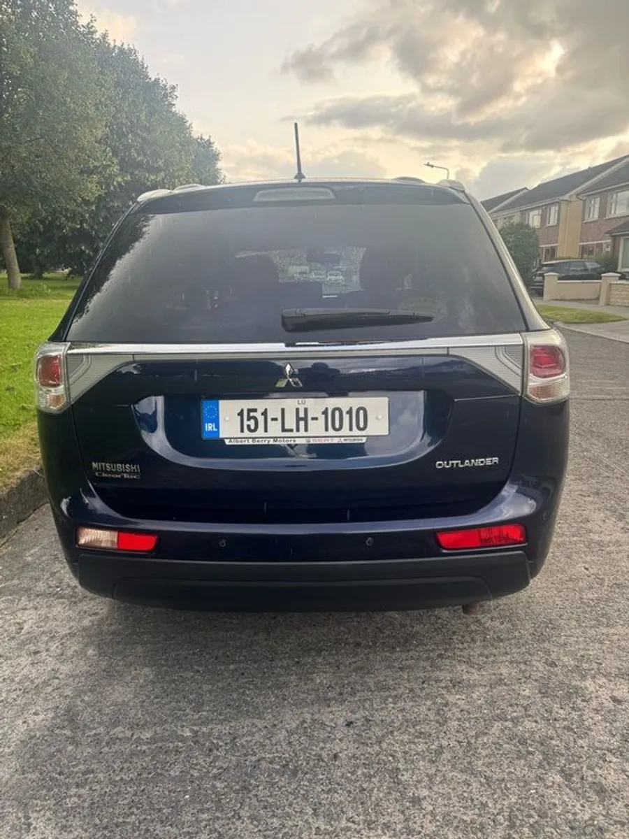 2015 Mitsubishi Outlander with Full stamped service history and Brand New NCT - Image 2