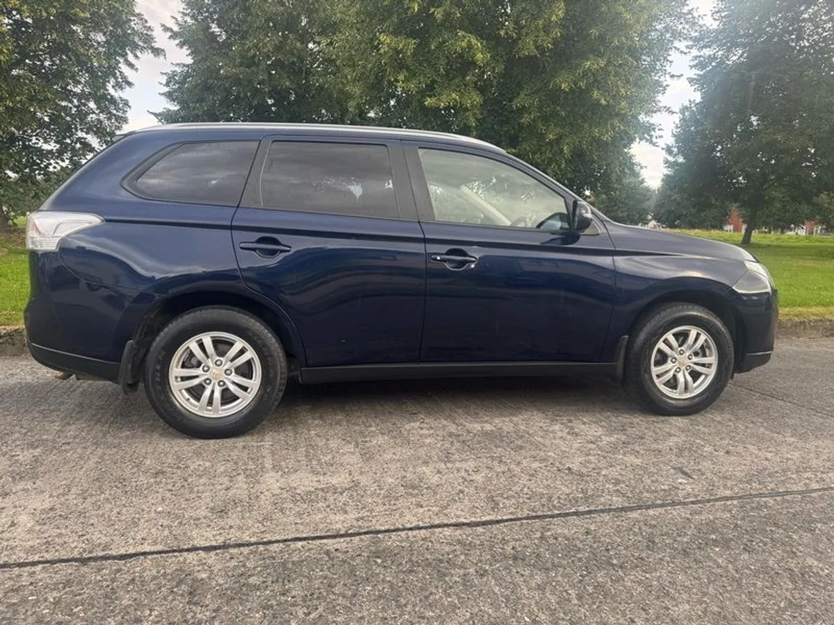 2015 Mitsubishi Outlander with Full stamped service history and Brand New NCT - Image 4