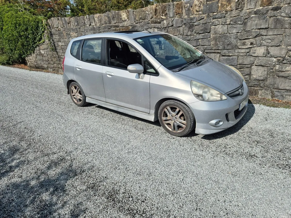 1.3 petrol,tax Oct,drivin 100%,paintwork poor, - Image 1