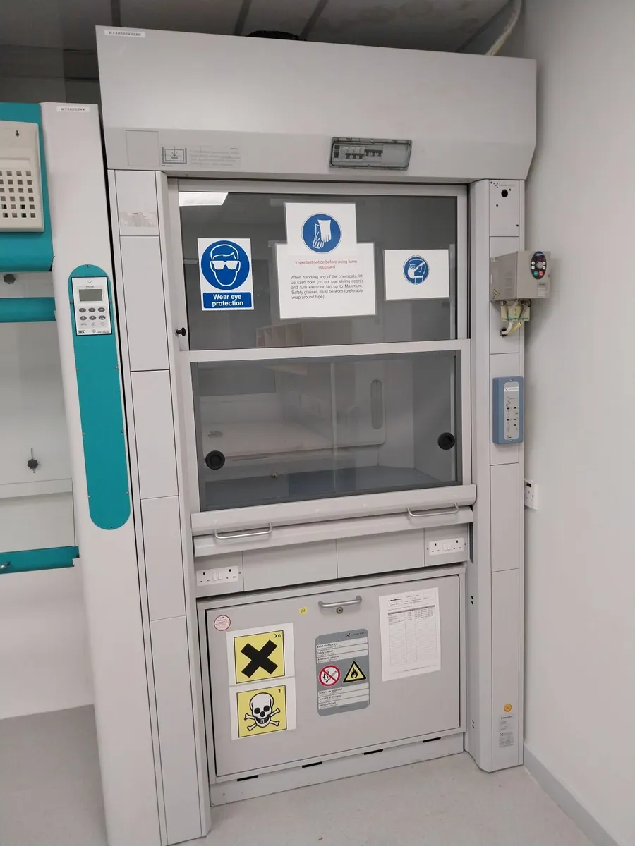 Ducted Fume Cupboard - Image 2