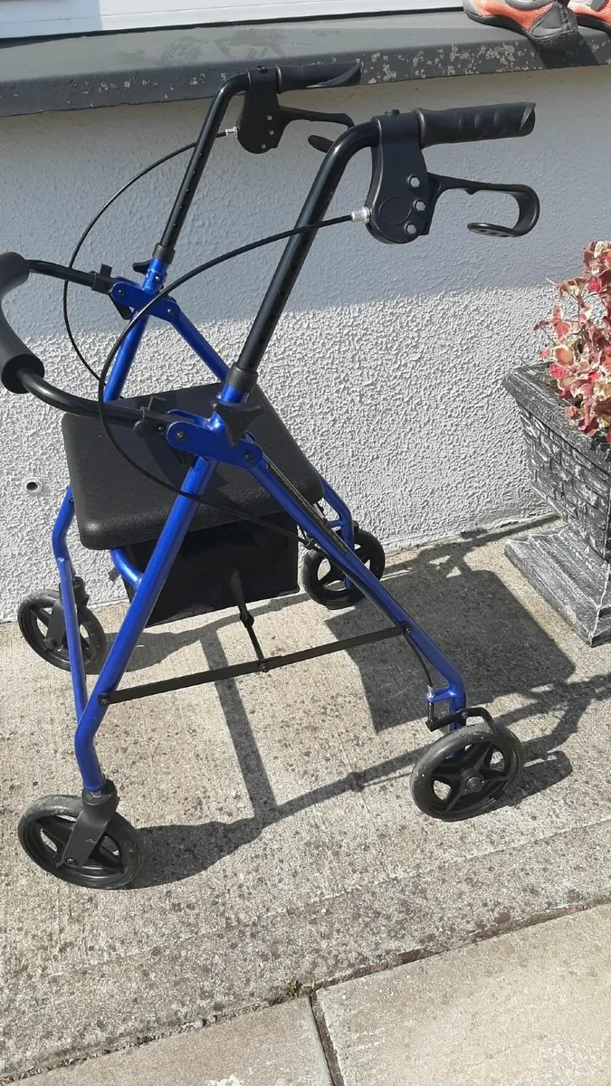 Lightweight Aluminium Rollator With removable Bag - Image 1