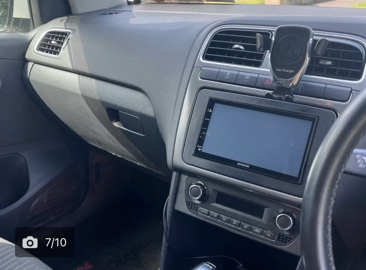 Automatic Volkswagen Polo - Image 3