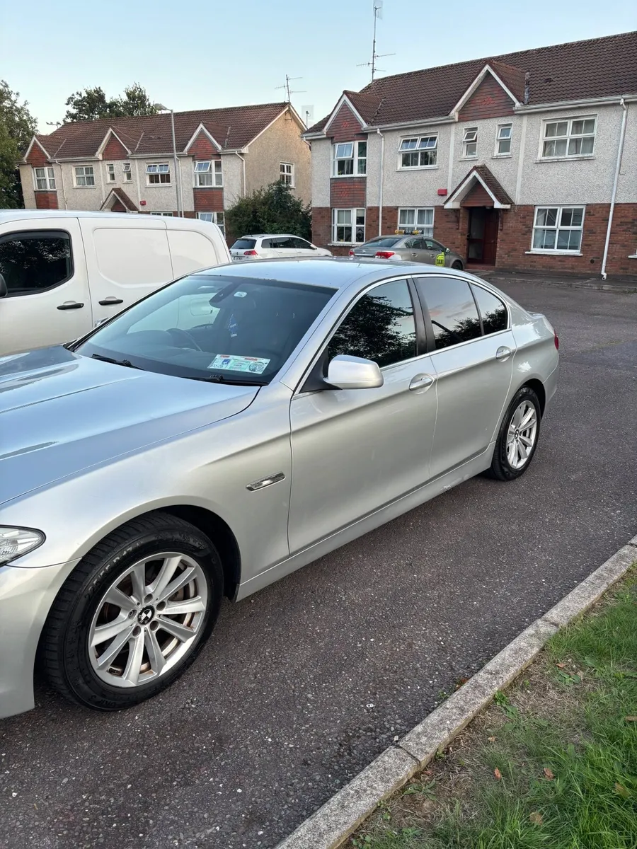 BMW 5-Series 2010 - Image 1