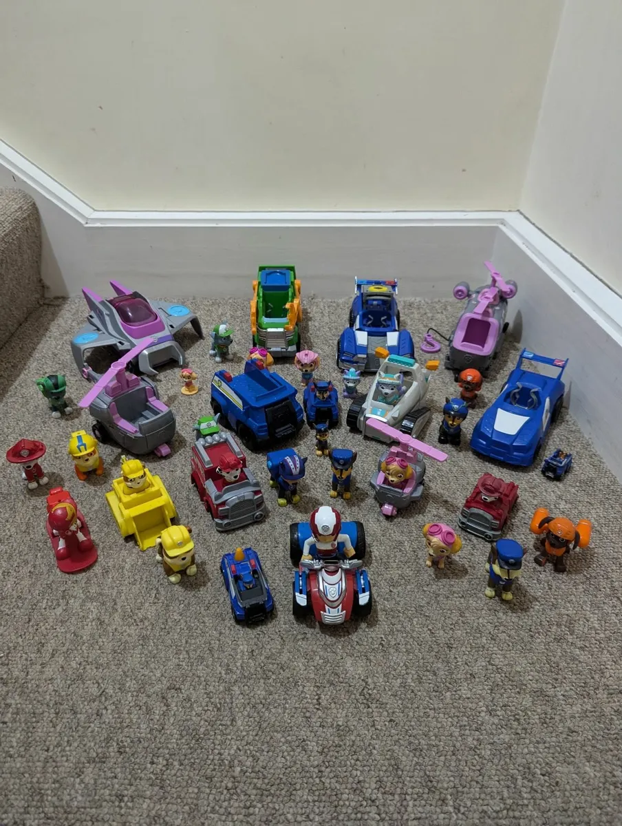 Paw Patrol Movie Tower/Fire Truck + extras - Image 2