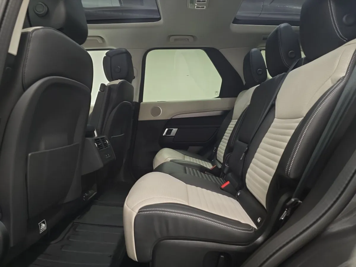 Land Rover Discovery Diesel Sw Dynamic HSE - Image 4