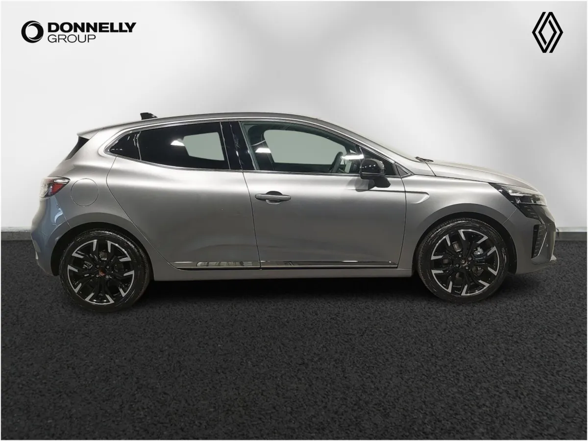 Renault Clio Hatchback Techno - Image 3