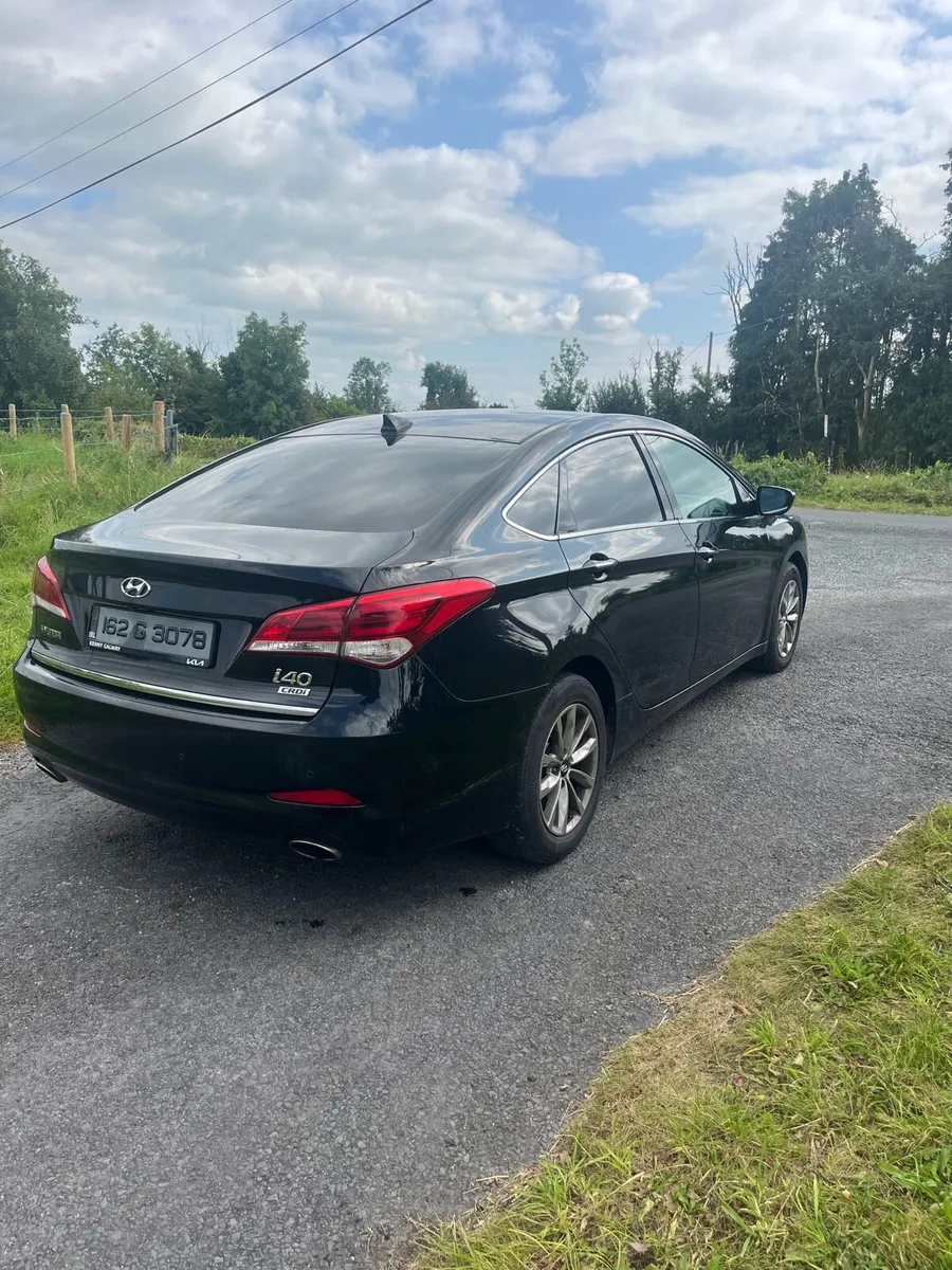 Hyundai i40 saloon - Image 2