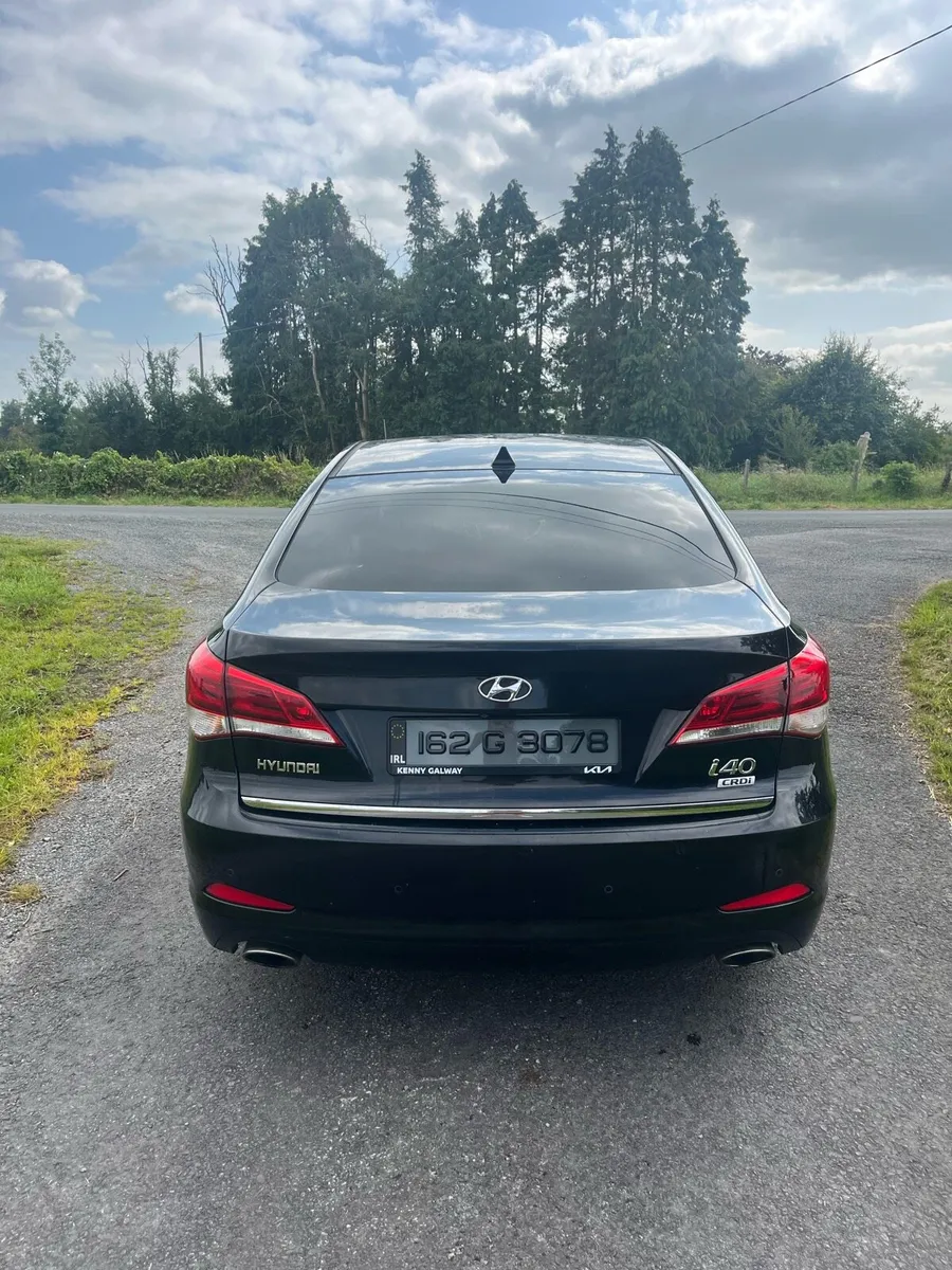 Hyundai i40 saloon - Image 3