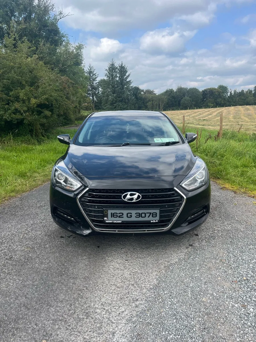 Hyundai i40 saloon - Image 4