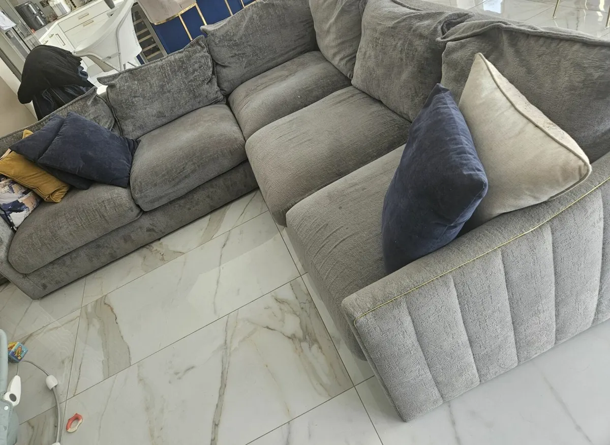 Couch - Image 2