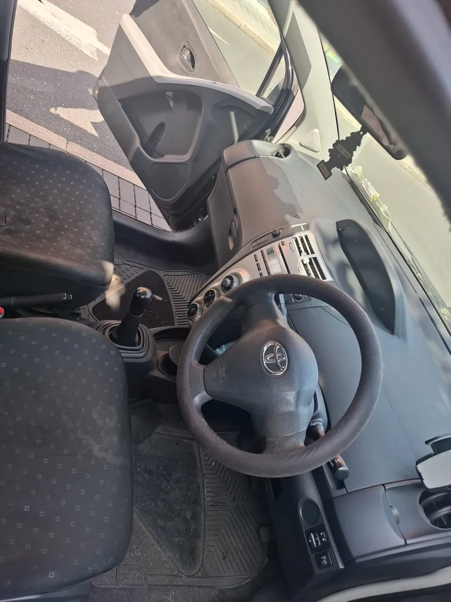 Toyota Yaris 2008 - Image 4