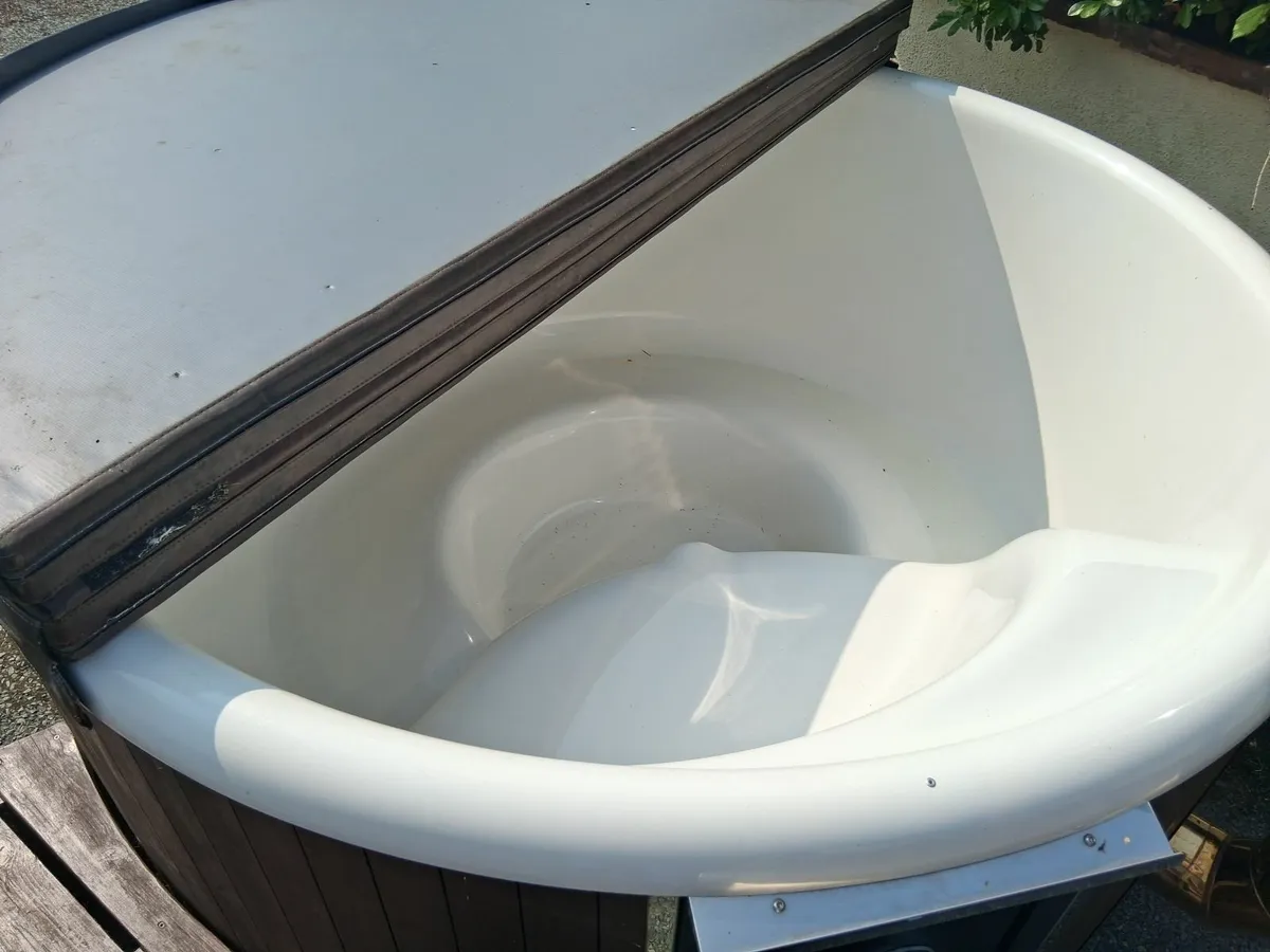 Hot Tub and Accessories - Image 2