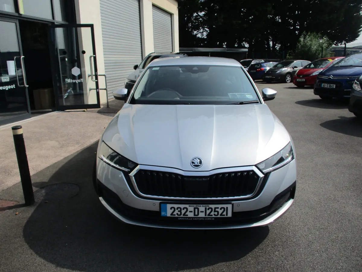 Skoda Octavia Ambition 2.0 TDI 2023 - Image 2