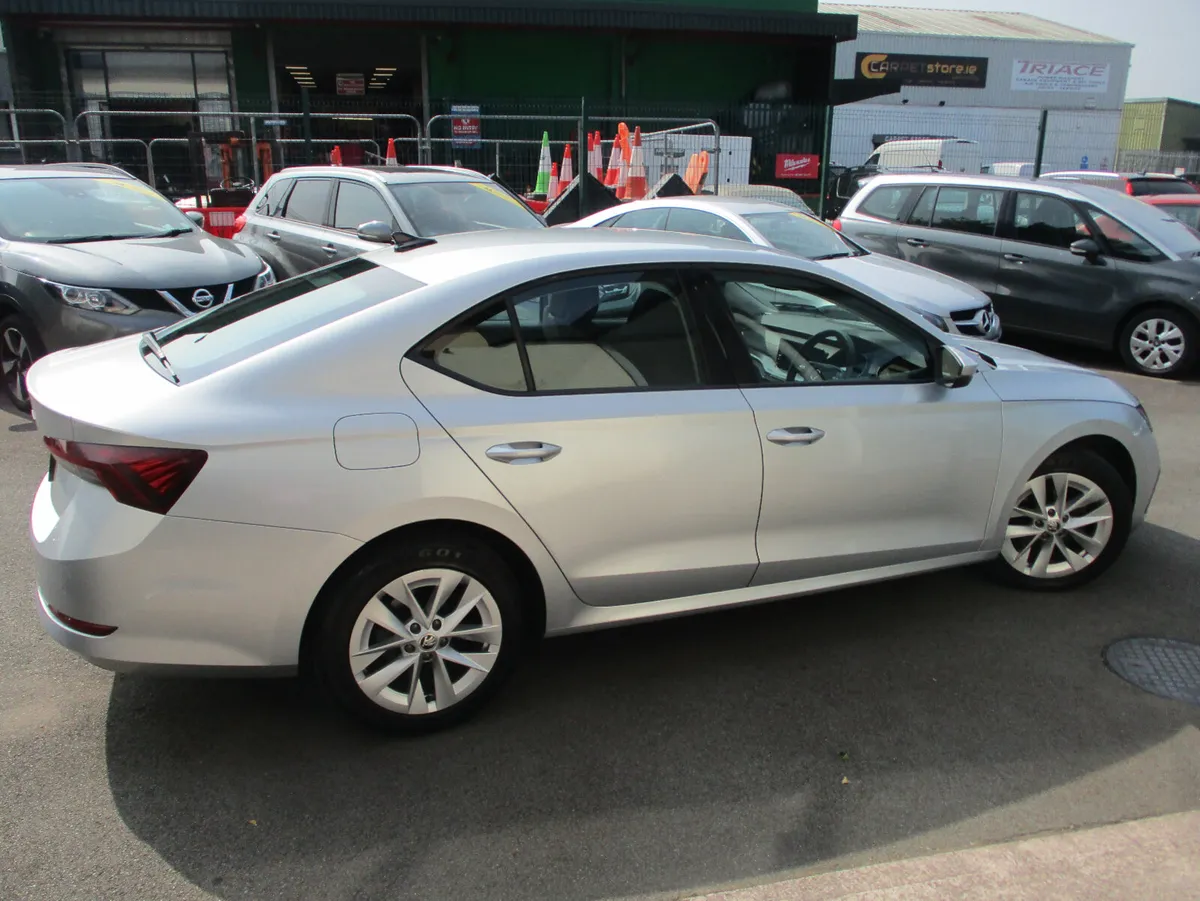 Skoda Octavia Ambition 2.0 TDI 2023 - Image 4