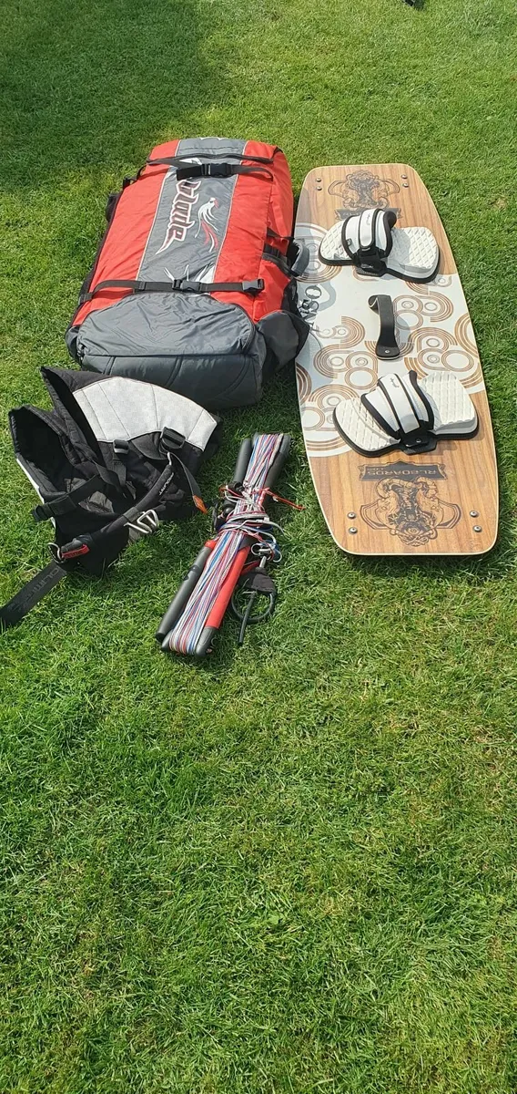 Kite surfing - Image 1