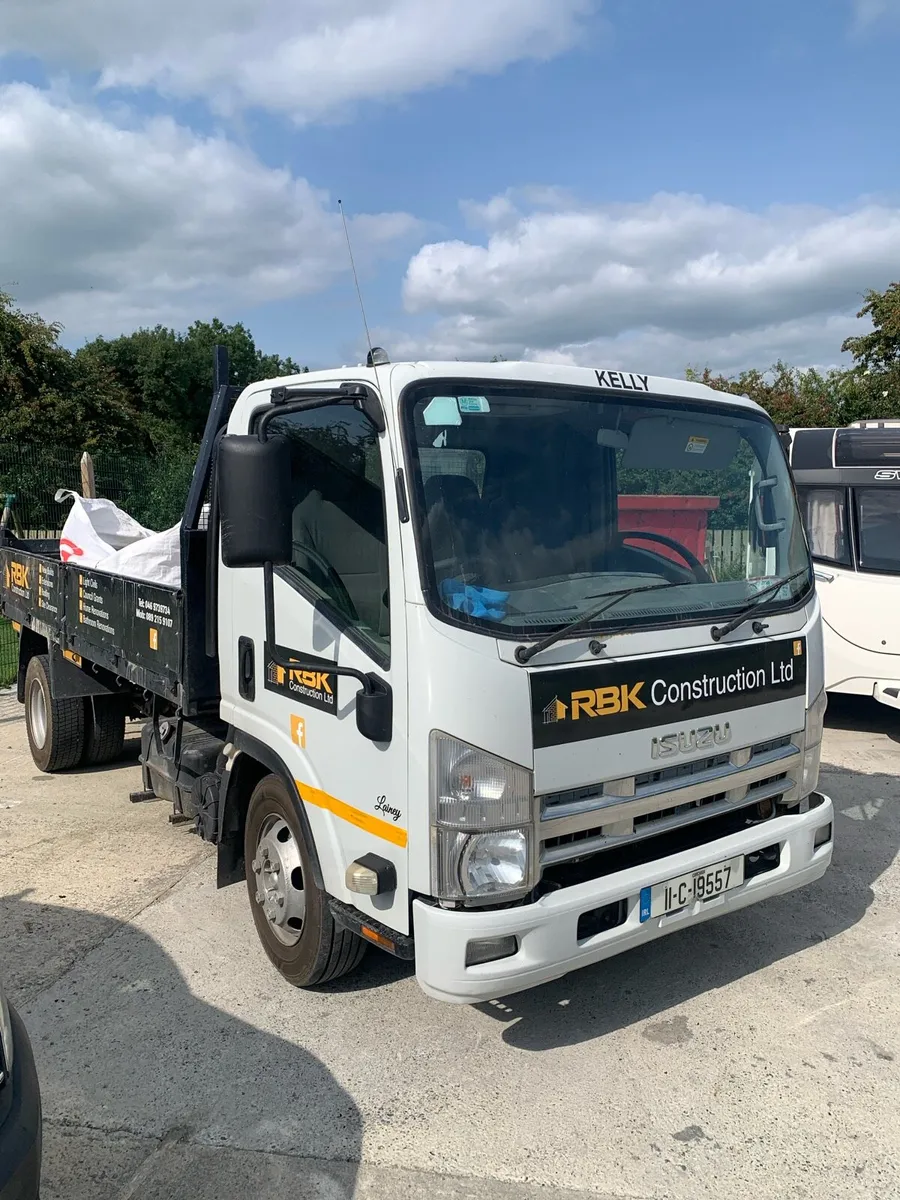 7 1/2 ton Isuzu tipper - Image 1