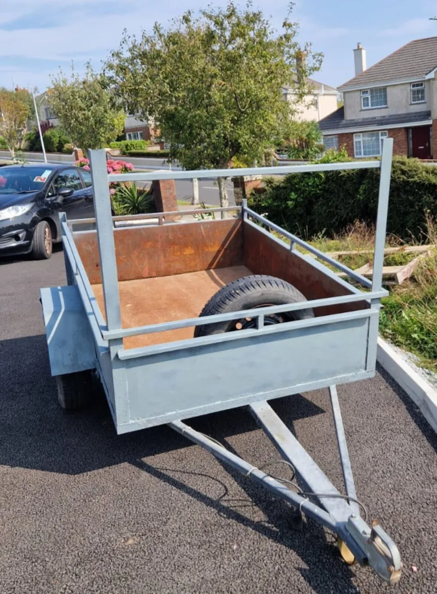 Trailer - Image 1