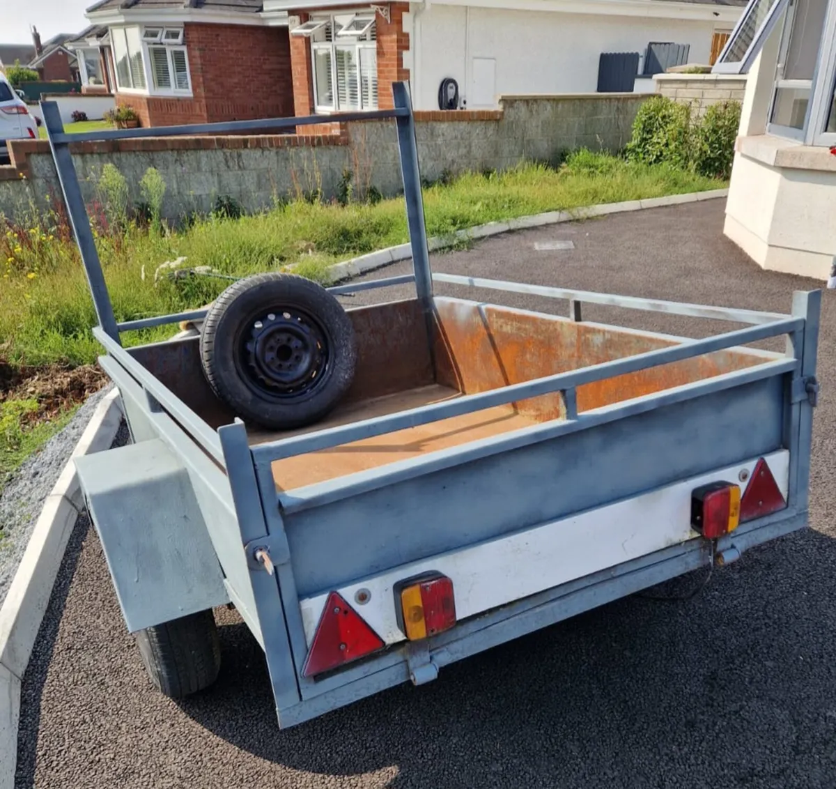 Trailer - Image 2