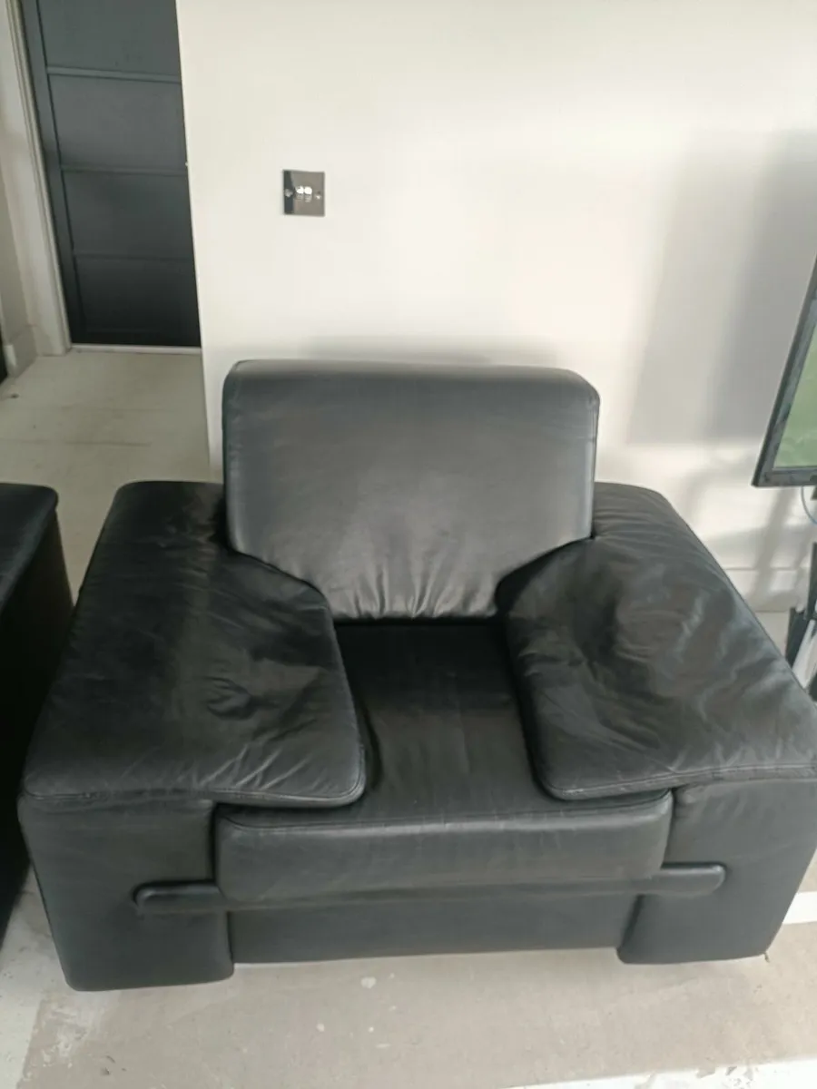 2 x black leather contemporary style Armchairs - Image 1