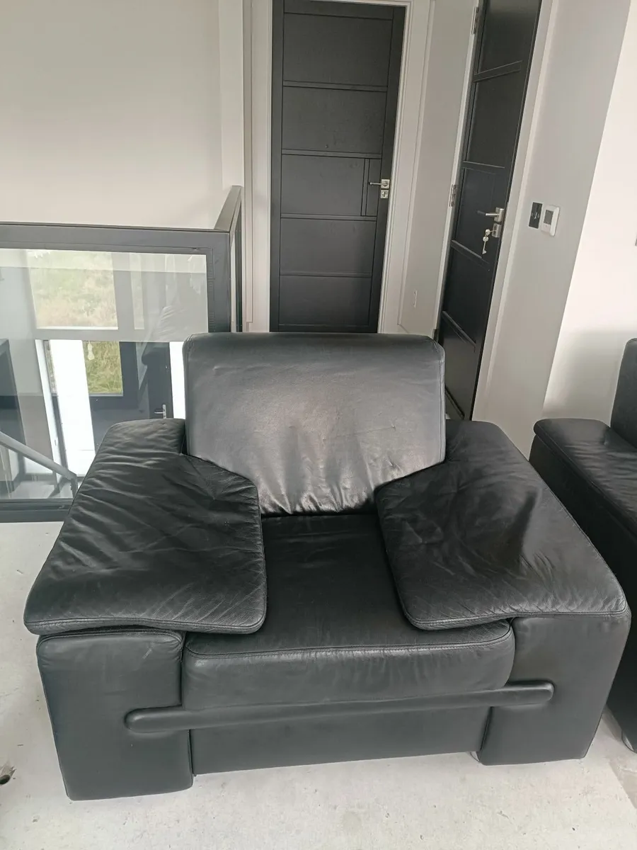 2 x black leather contemporary style Armchairs - Image 2