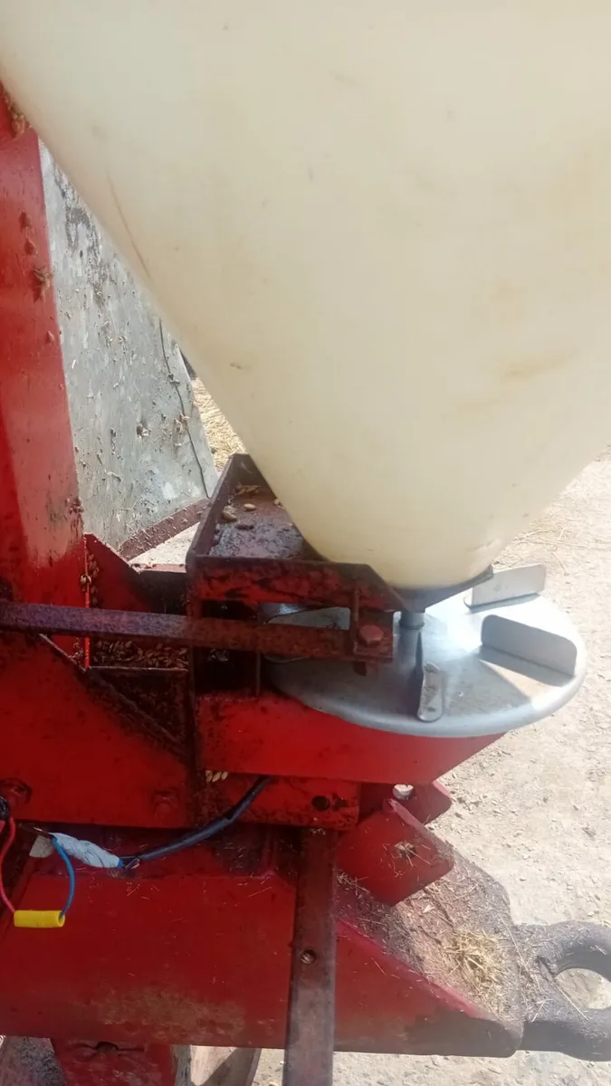 Quad Cover Crop & Grass Seed Spreader - Image 4