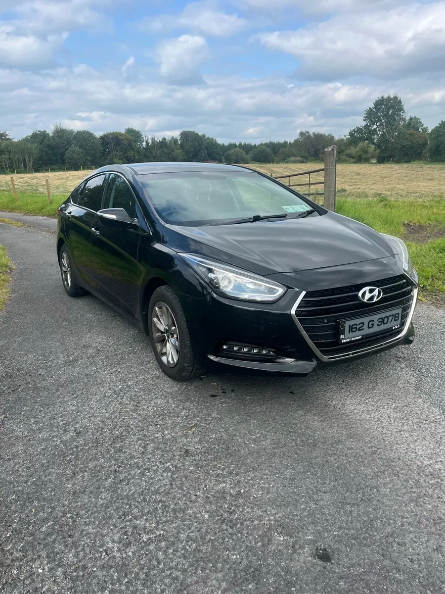 Hyundai i40 saloon - Image 1