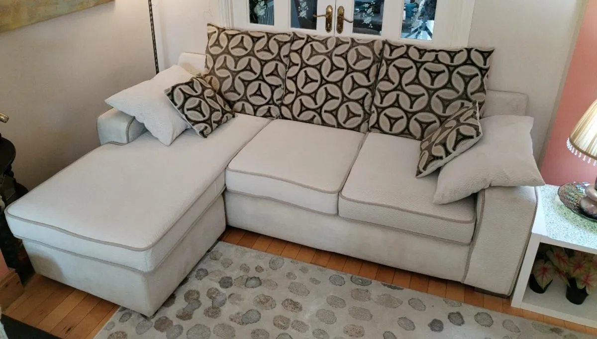 L-Shaped sofa - Image 1