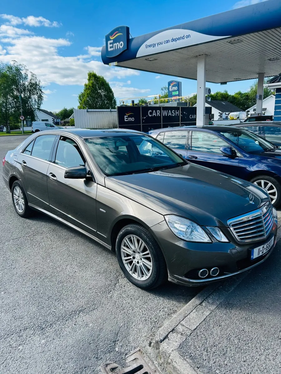 Mercedes-Benz E-Class 2011 - Image 1