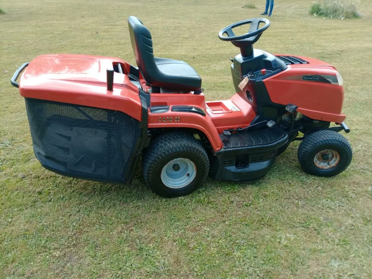 Very well looked after Mountfield ride on mower - Image 3