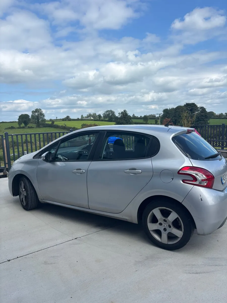 Peugeot 208 2014 - Image 2