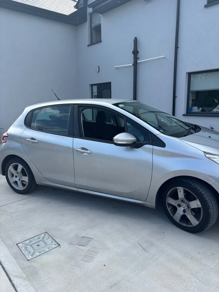 Peugeot 208 2014 - Image 4