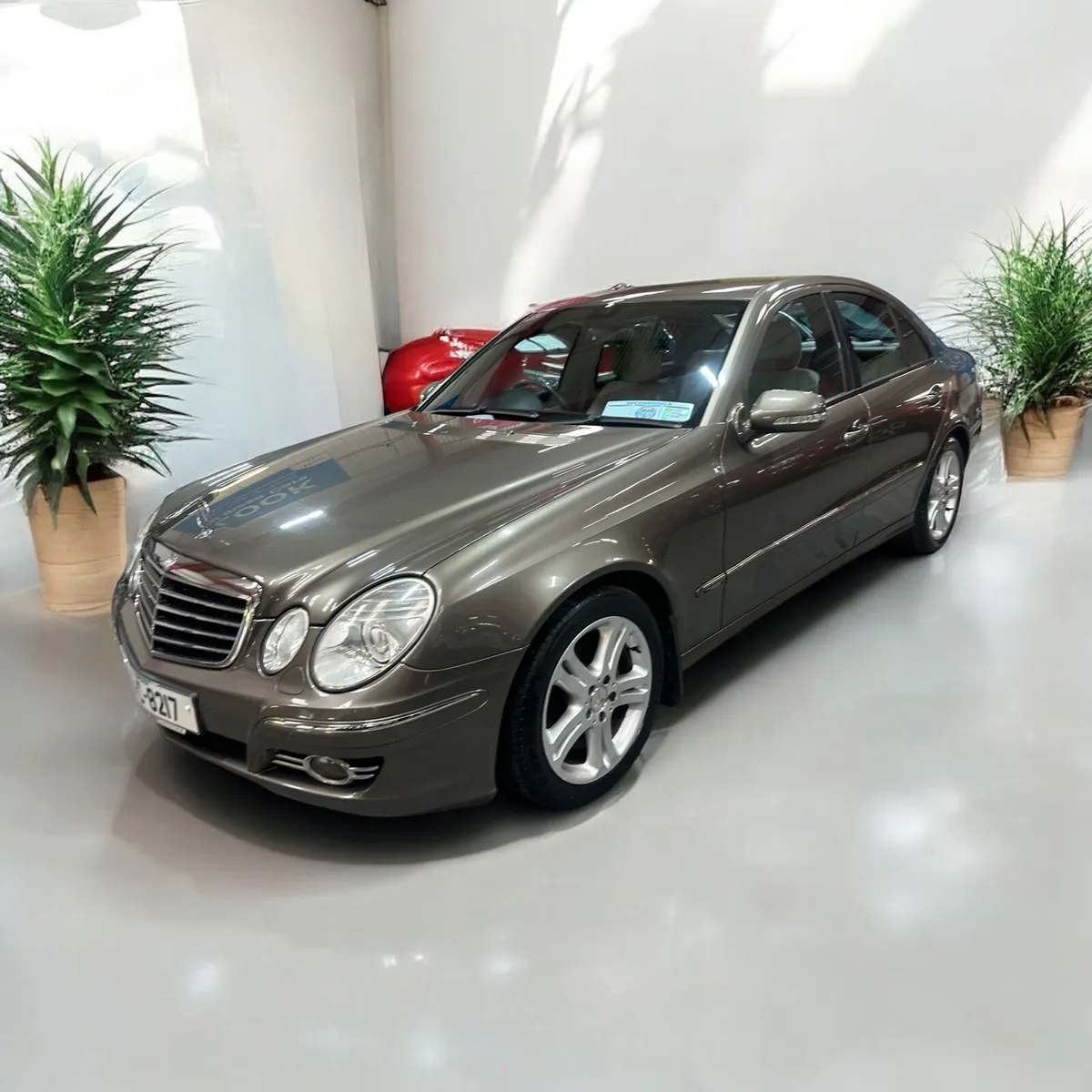 Mercedes-Benz E-Class 200 K Classic Automatic - Image 1