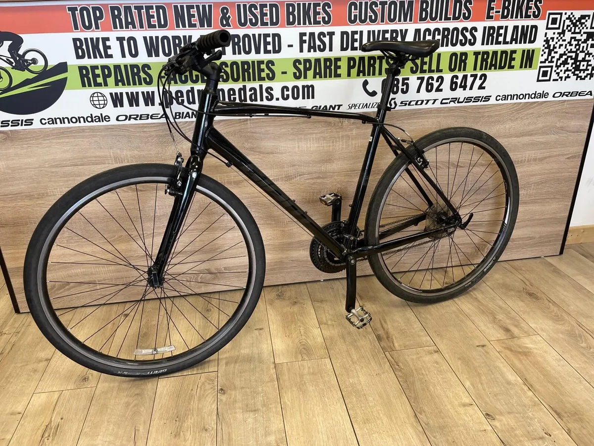 Giant escape 3 hybrid bike - Image 1