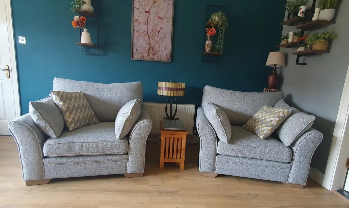 Three piece sofa - Image 2