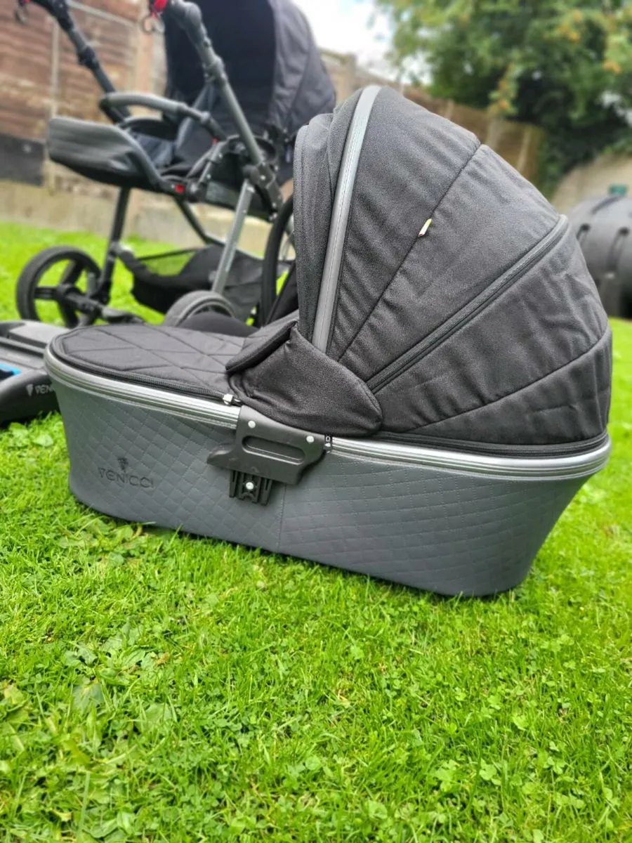 3 in 1 pram - Image 2