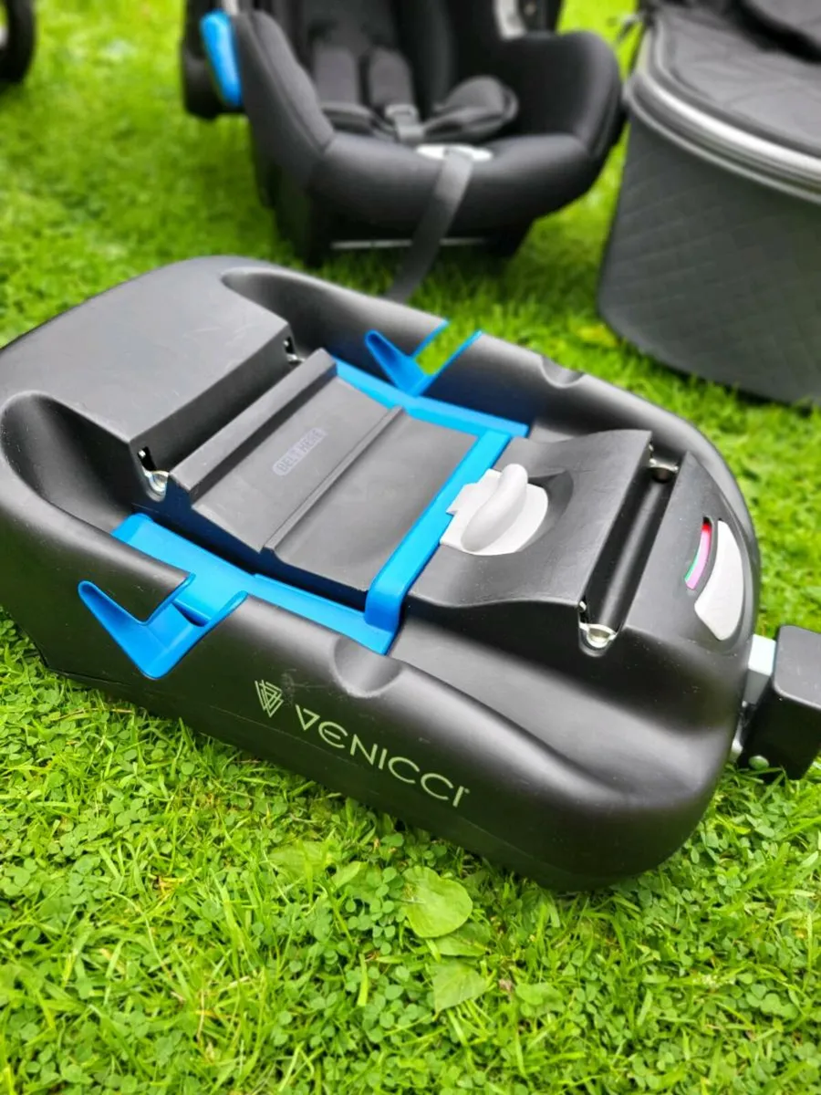 3 in 1 pram - Image 4