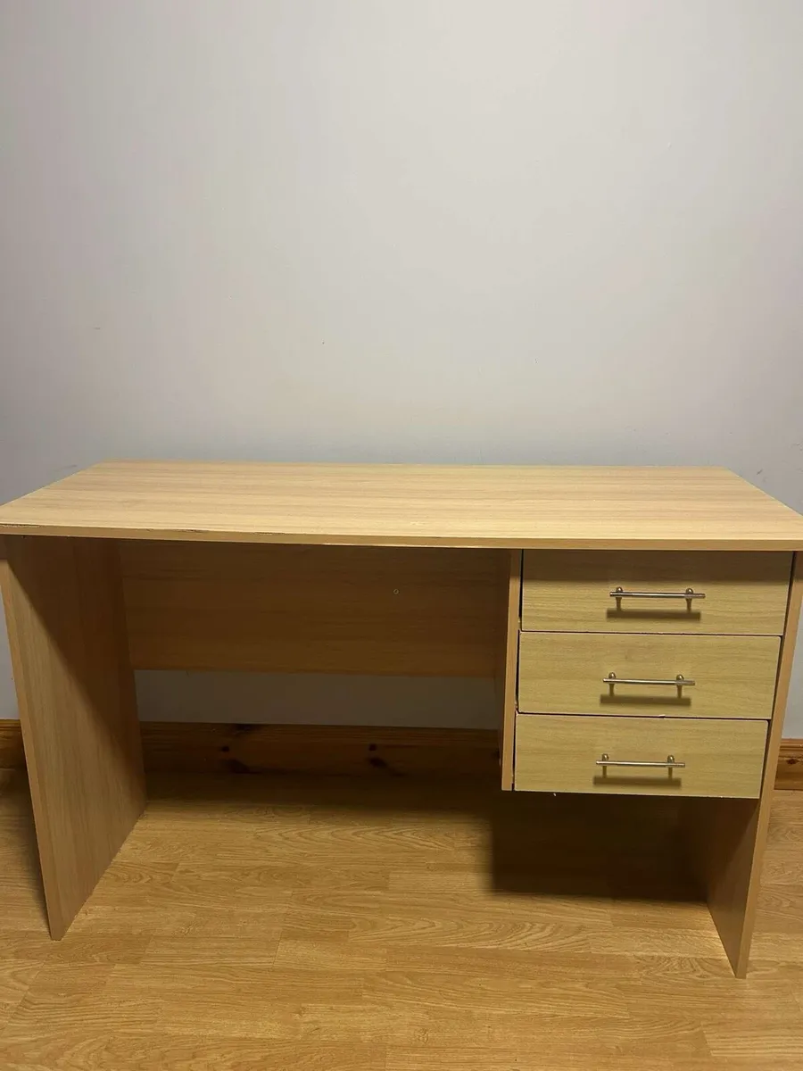 Study/office desk - Image 1