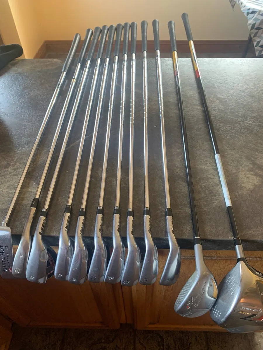 Full set of golf clubs. Taylormade driver & irons - Image 1