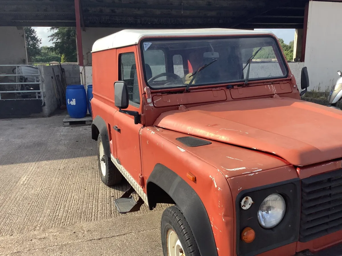 Land Rover  Defender - Image 1